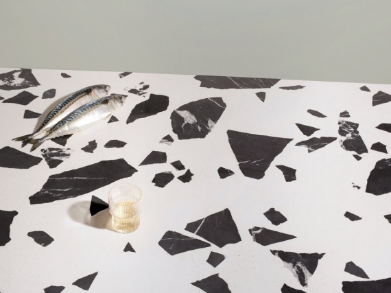Робин Грасби делает мебель из отходов мраморной промышленности
