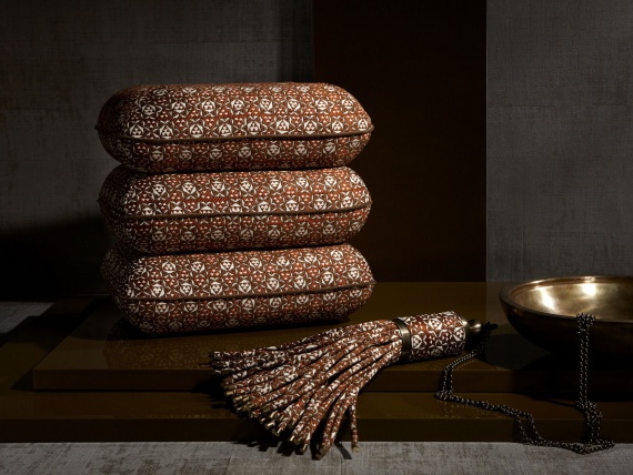 Дизайнеры Apparatus сделали серию подушек с персидскими мотивами