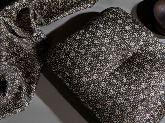 Дизайнеры Apparatus сделали серию подушек с персидскими мотивами