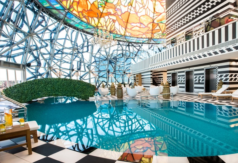 Интерьер отеля Mondrian Doha в Дохе, Катар, дизайн – Марсель Вандерс
