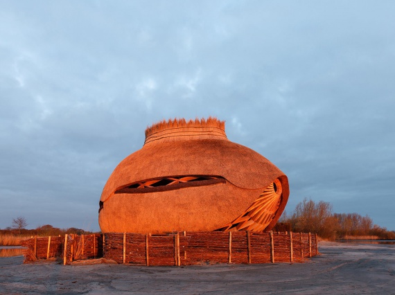 RAU Architects построили обсерваторию из камыша и песка