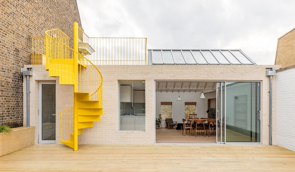 Квартира с винтовой лестницей в Лондоне – проект студии Vine
