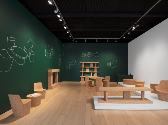Выставка пробковой мебели Джаспера Моррисона открылась в Нью-Йорке