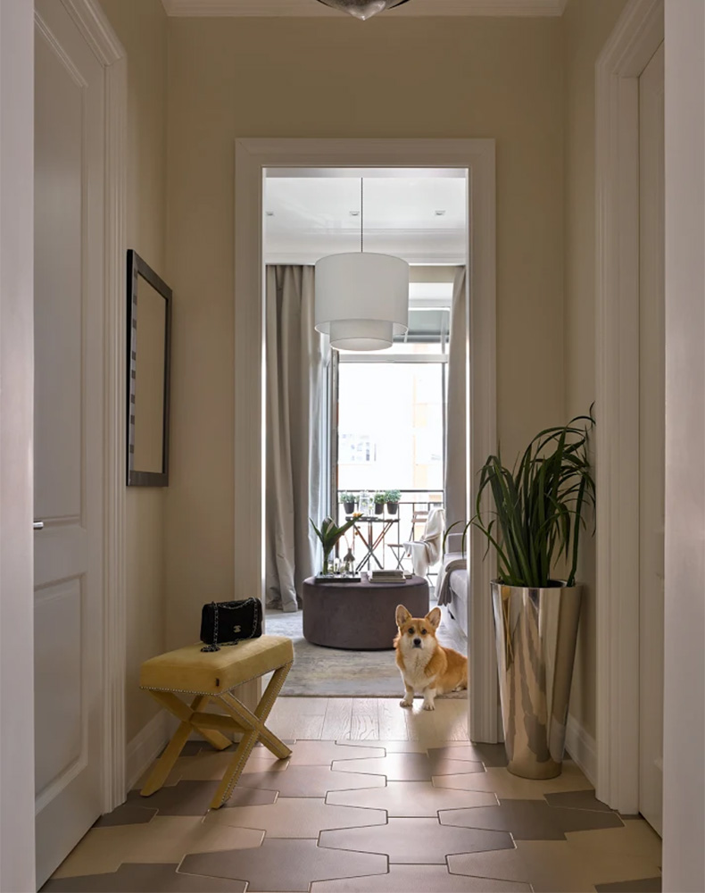 Баланс и симметрия: маленькая квартира в стиле американской классики. Проект Bespace Studio Interiors