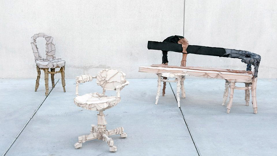 Дизайнер Пепе Хейкуп создает кожаные стулья и кресла из обрезков мебельного производства