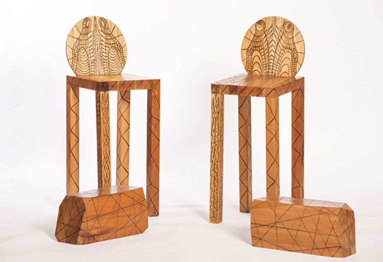 «Татуированная» деревянная мебель, Педро Барраиль
