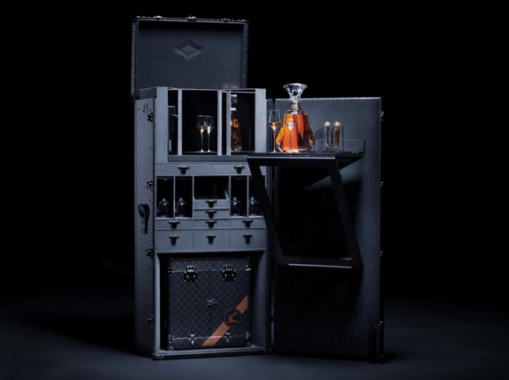 Арик Леви разработал хрустальный декантер для Hennessy