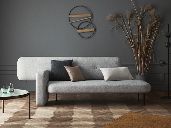 Дизайнер и архитектор Сантьяго Баутиста сделал ассиметричный диван