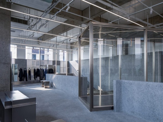 Atelier Tao + C сделали интерьер из бетона для магазина в Чжэнчжоу