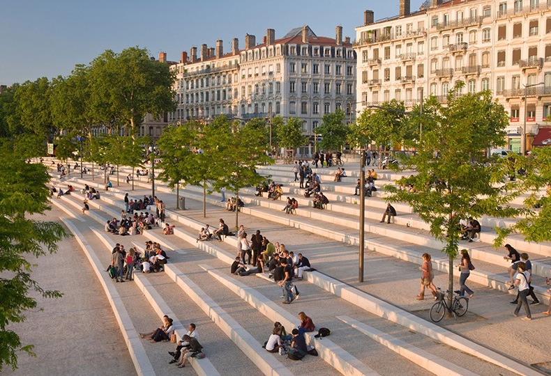 Удобный для пешеходов центр города Лион, Франция. Фото: Alamy