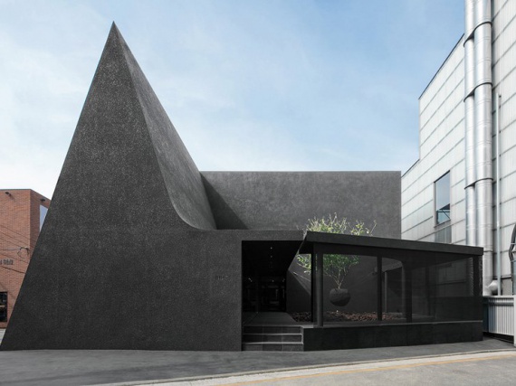 WGNB построили магазин из стереометрических фигур в Сеуле