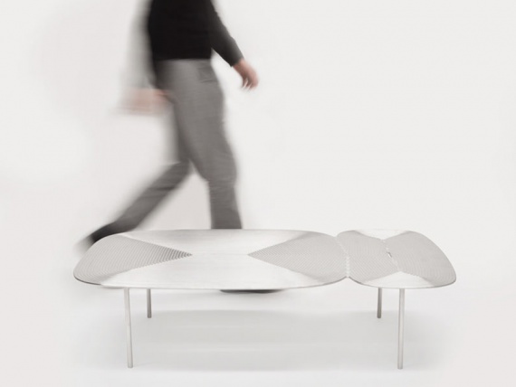 Дизайнер Алекс Брокамп представил коллекцию столов из алюминия