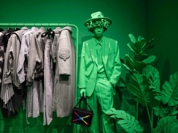 Вирджил Абло сделал зеленый поп-ап-стор Louis Vuitton