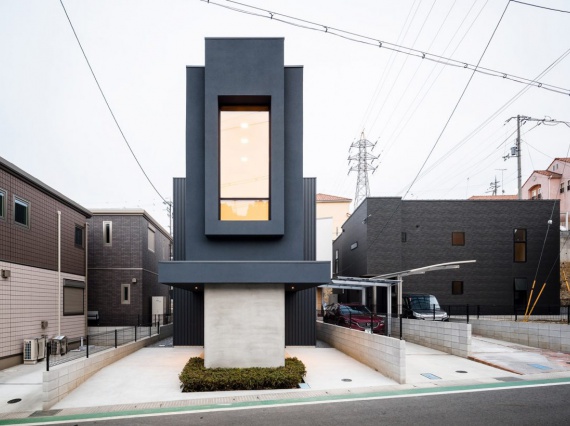 FORM/Kouichi Kimura Architects построили одноподъездный дом в Японии