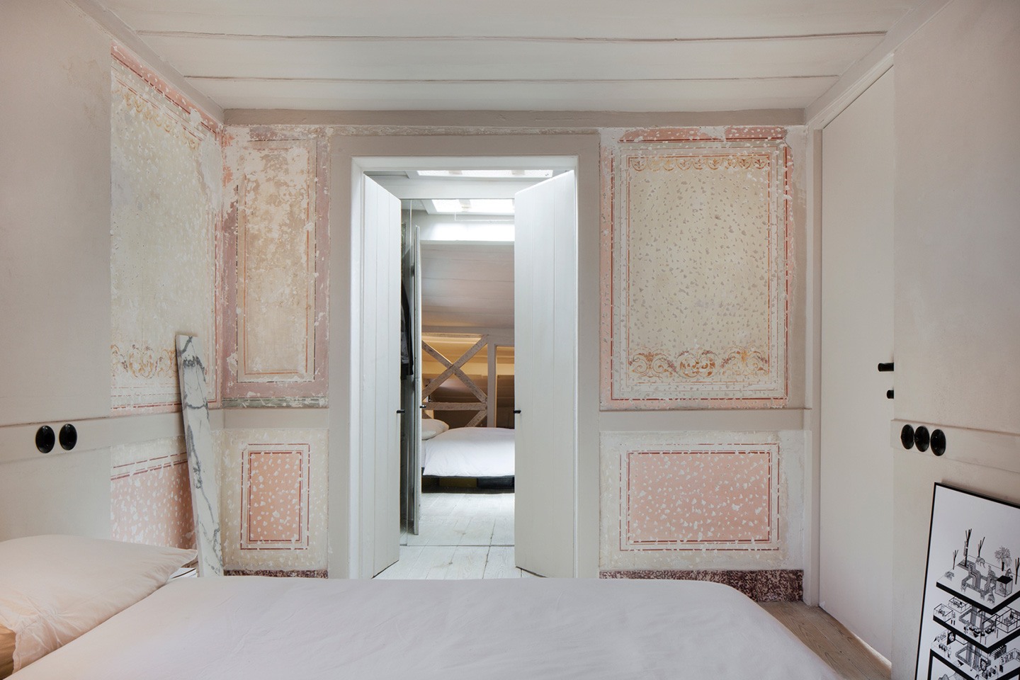 Квартира с признаками старины в Лиссабоне – проект архитектора Жоао Гамейро