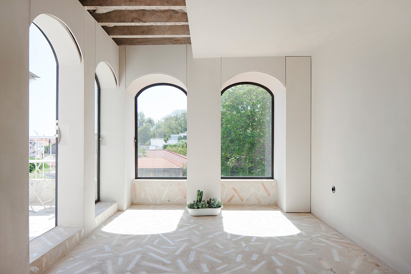 Квартира с признаками старины в Лиссабоне – проект архитектора Жоао Гамейро