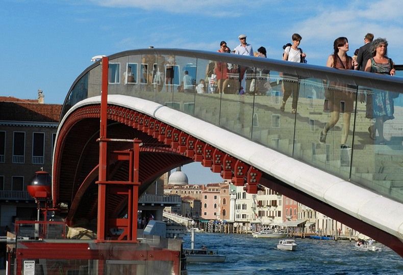 Мост конституции в Венеции