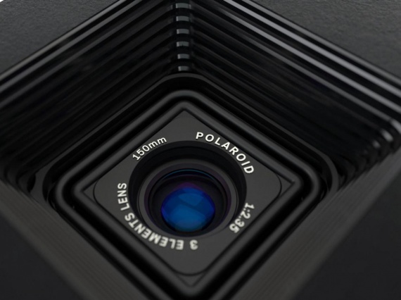 Polaroid выпустили миниатюрную фотолабораторию для печати снимков с iPhone