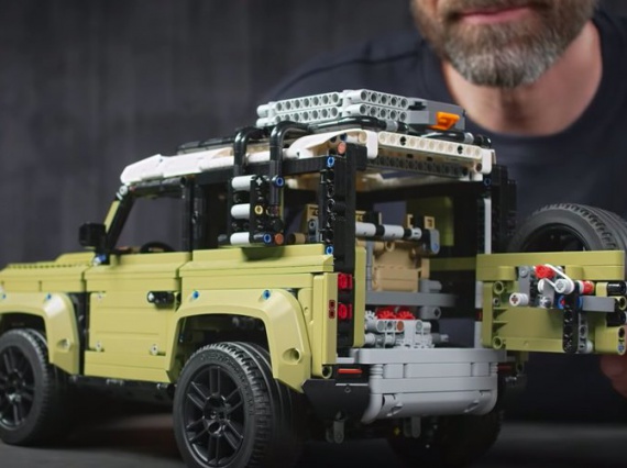 Коснтурктор LEGO Technic Land Rover Defender из 2573 деталей поступит в продажу с 1 октября