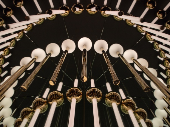 Британский дизайнер Ли Брум создал большой калейдоскоп из света и зеркал
