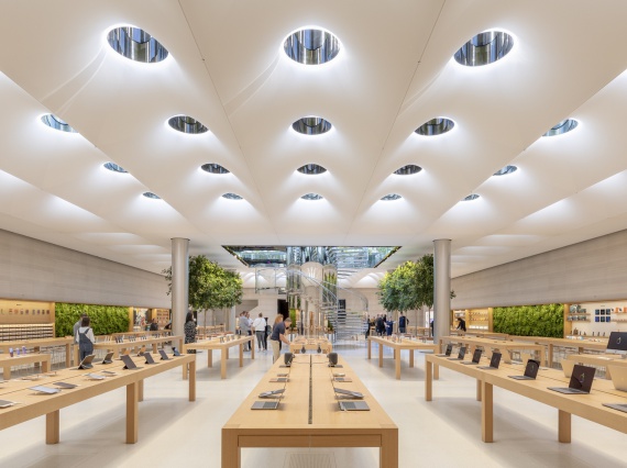 Foster + Partners обновили флагманский магазин Apple на Пятой Авеню