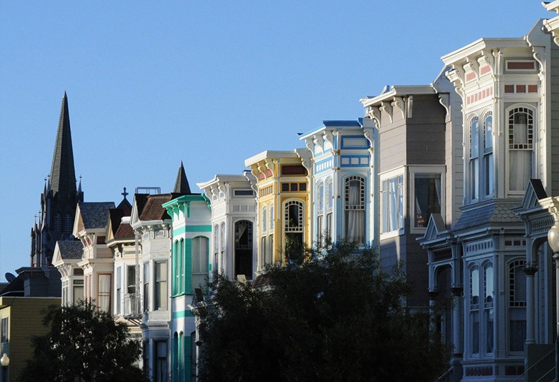 Дома в Эдвардианском стиле в Сан-Франциско. Источник: Paxson Woelber / Wikipedia Commons
