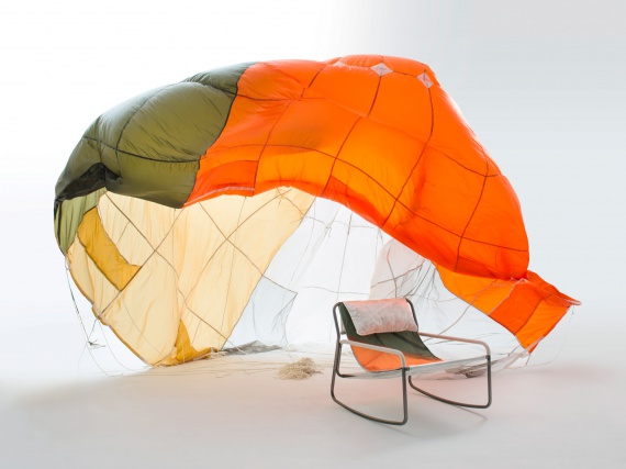 ​Бенджамин Хьюберт и Raeburn создали коллекцию мебели из переработанных парашютов