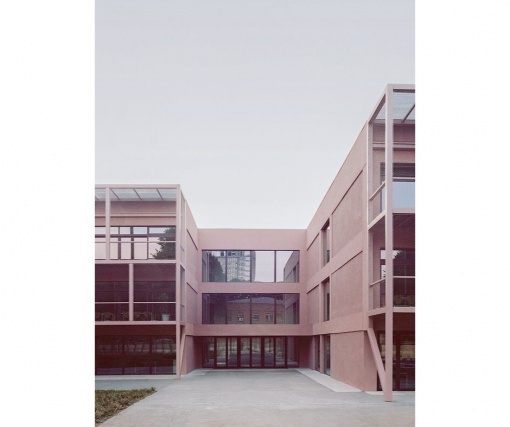 Архитектурное бюро BDR преобразило здание школы 1960-х в Италии