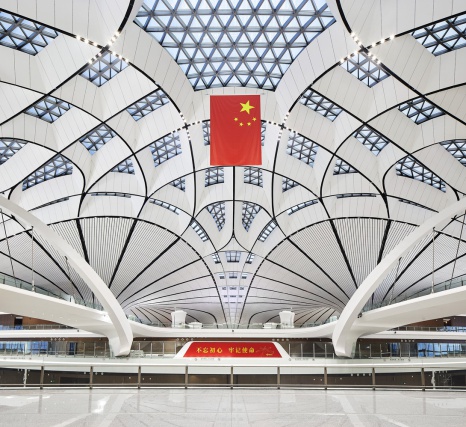 Zaha Hadid Architects завершили строительство терминала в виде морской звезды в аэропорту Пекин Дасин
