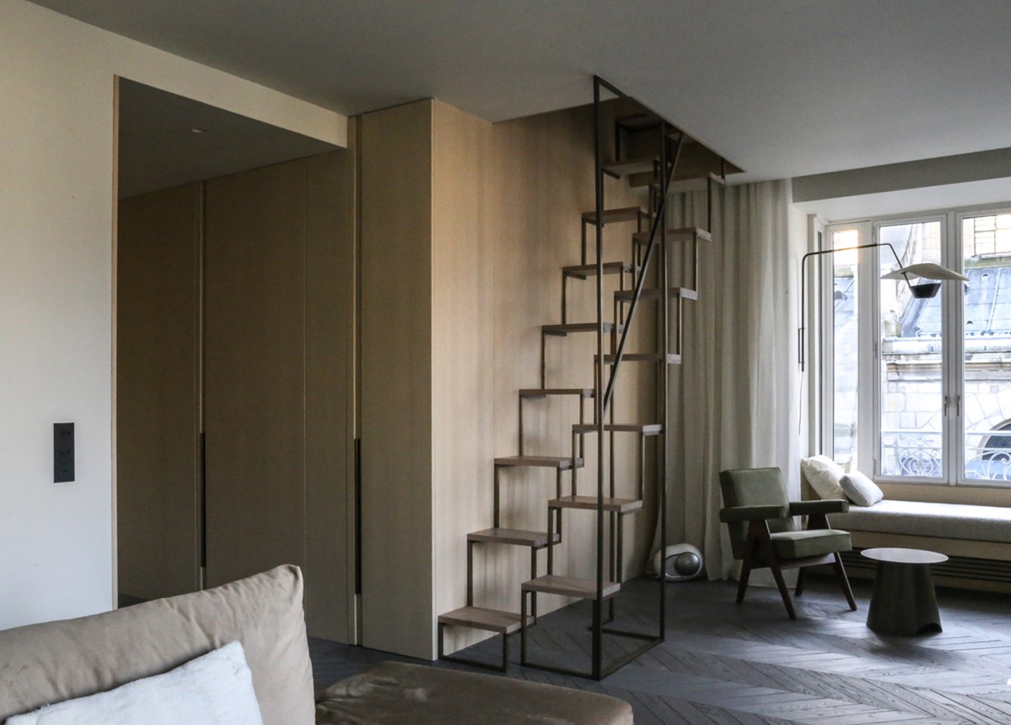 Минималистичная квартира в Париже – проект студии LeLAD