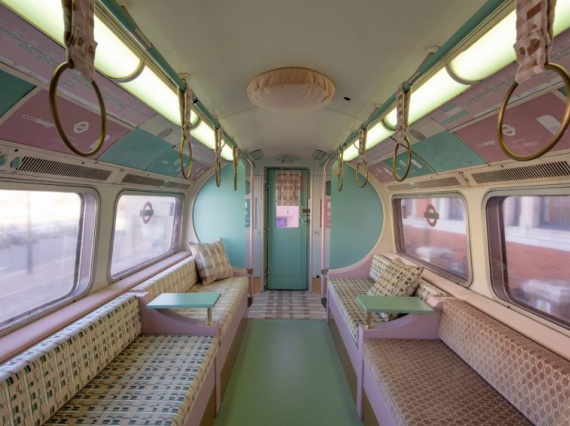 Kirkby Design сделали капитальный ремонт вагона метро 1967 года, раскрасив его в пастельные цвета