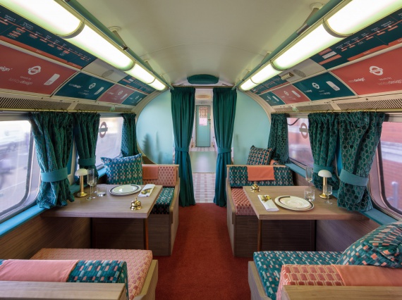 Kirkby Design сделали капитальный ремонт вагона метро 1967 года, раскрасив его в пастельные цвета