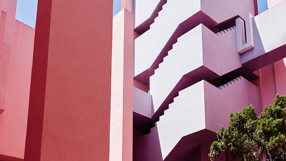 Больше цвета: жилой комплекс «Красная стена» в Валенсии