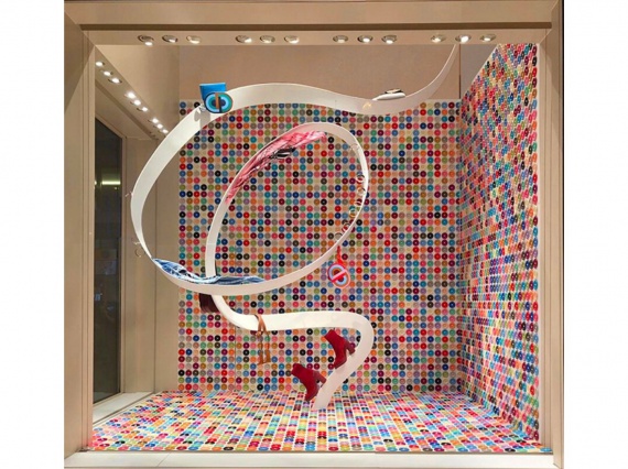 ​​Маурицио Галанте и Тал Ланцман создали витрины для флагманского магазина Hermès в Гонконге