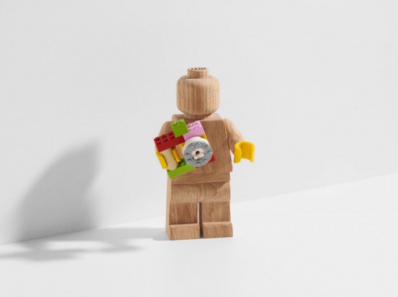 Lego сделали легендарного человечка из дерева