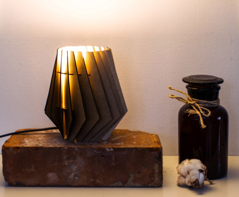 Дизайнерский светильник из электрокартона. Что подарить: 10 новогодних подарков от российских дизайнеров
