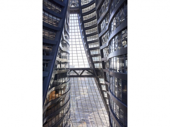 Zaha Hadid Architects завершили строительство небоскреба с самым большим атриумом в мире