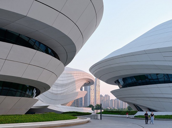 Zaha Hadid Architects завершили строительство центра культуры и искусства в Китае