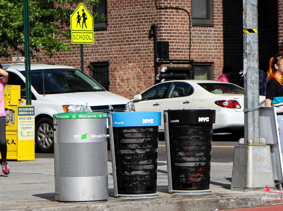 Новые мусорные баки в Нью-Йорке