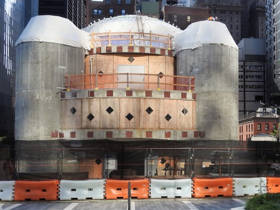 В центре Манхэттена возобновили строительство греческой церкви