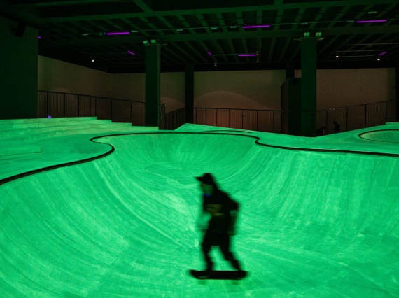 Фосфоресцентный скейт-парк в самом центре Милана от южнокорейского художника Ку Чжон А