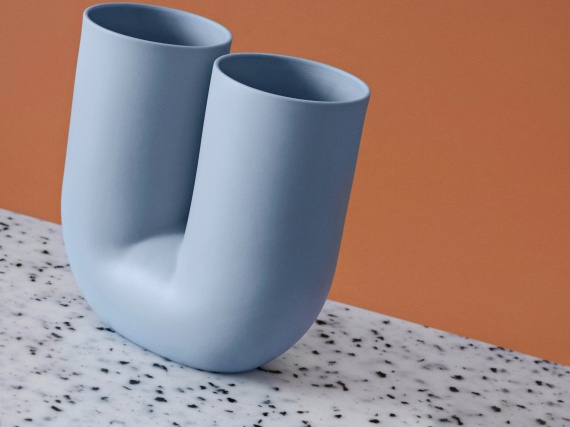 Muuto представили модульную лампу и скульптурную вазу от Earnest Studio