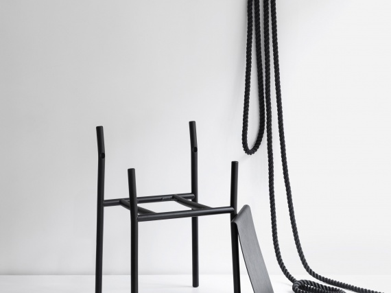 Братья Буруллеки создали кресло из сплошного куска веревки