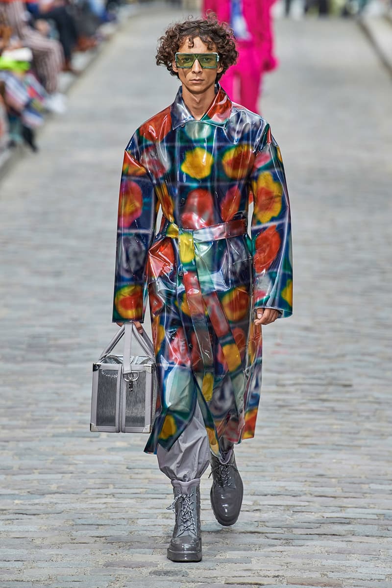 Модели на показе мужской коллекции Louis Vuitton весна-лето 2020. Фото: vogue.com