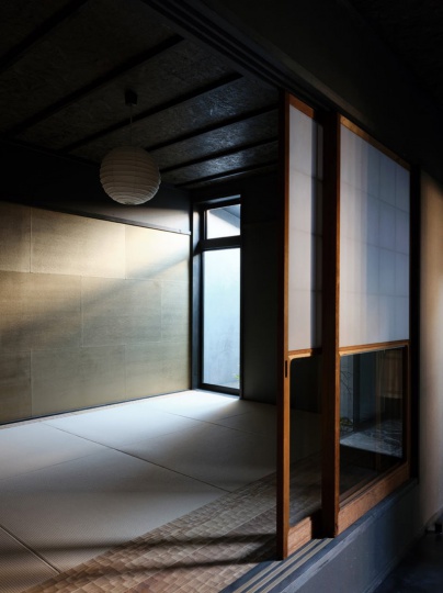 Архитекторы KINO превратили два таунхауса в Киото Мачии в отель Sumihotaru