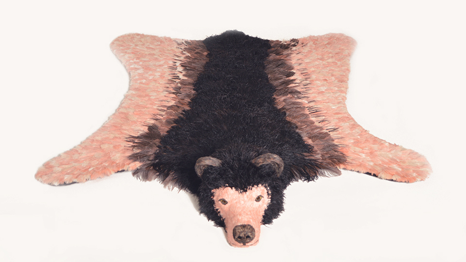 Шкура медведя из перьев Julien Vermeulen. Посттрадиционный русский стиль