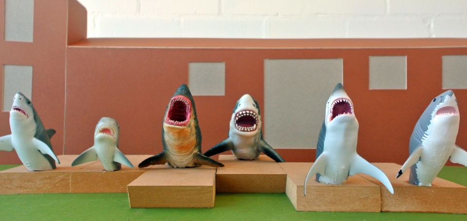 Победитель четвертого Antepavilion — шесть поющих акул Джейми Шортена