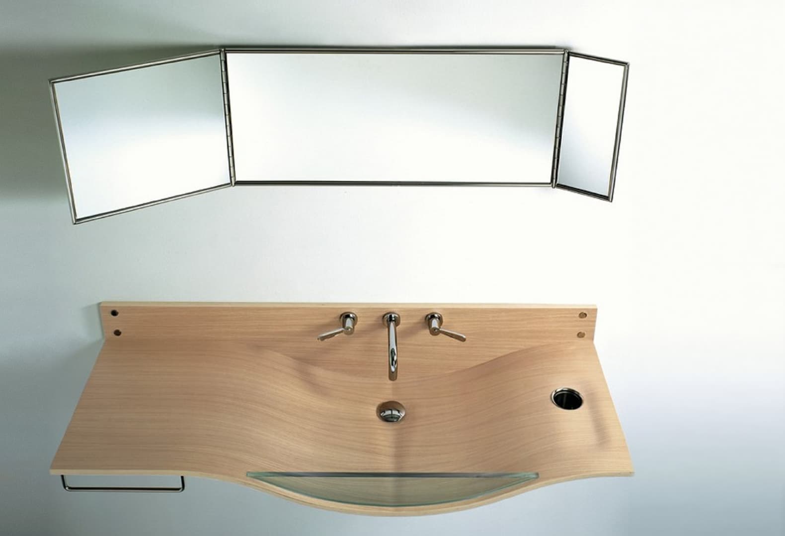 Умывальник Agape Gabbiano. Изготовлен по проекту итальянского мастера Джузеппе Pasquali из дерева берёзы