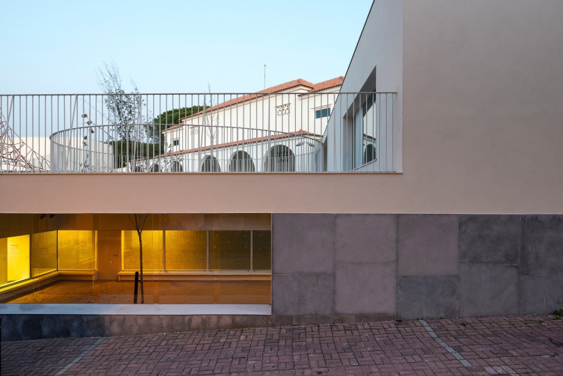 Site Specific Arquitectura отремонтировала школу в Лиссабоне