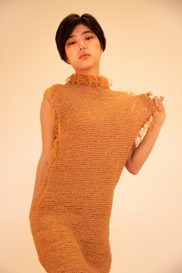 Рие Сакамото создала коллекцию одежды из резиновой пряжи